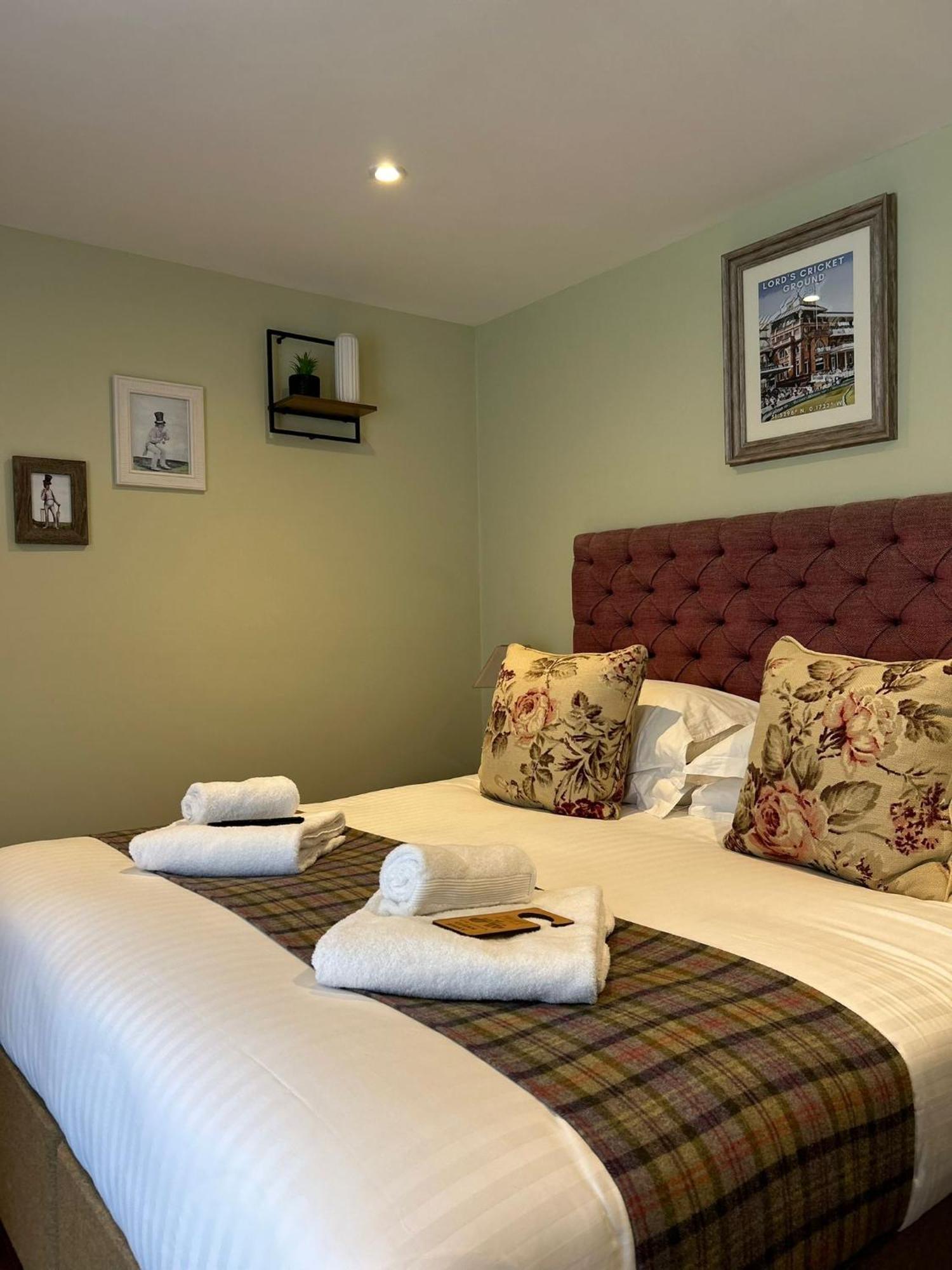 The Thomas Lord Hotel West Meon ภายนอก รูปภาพ