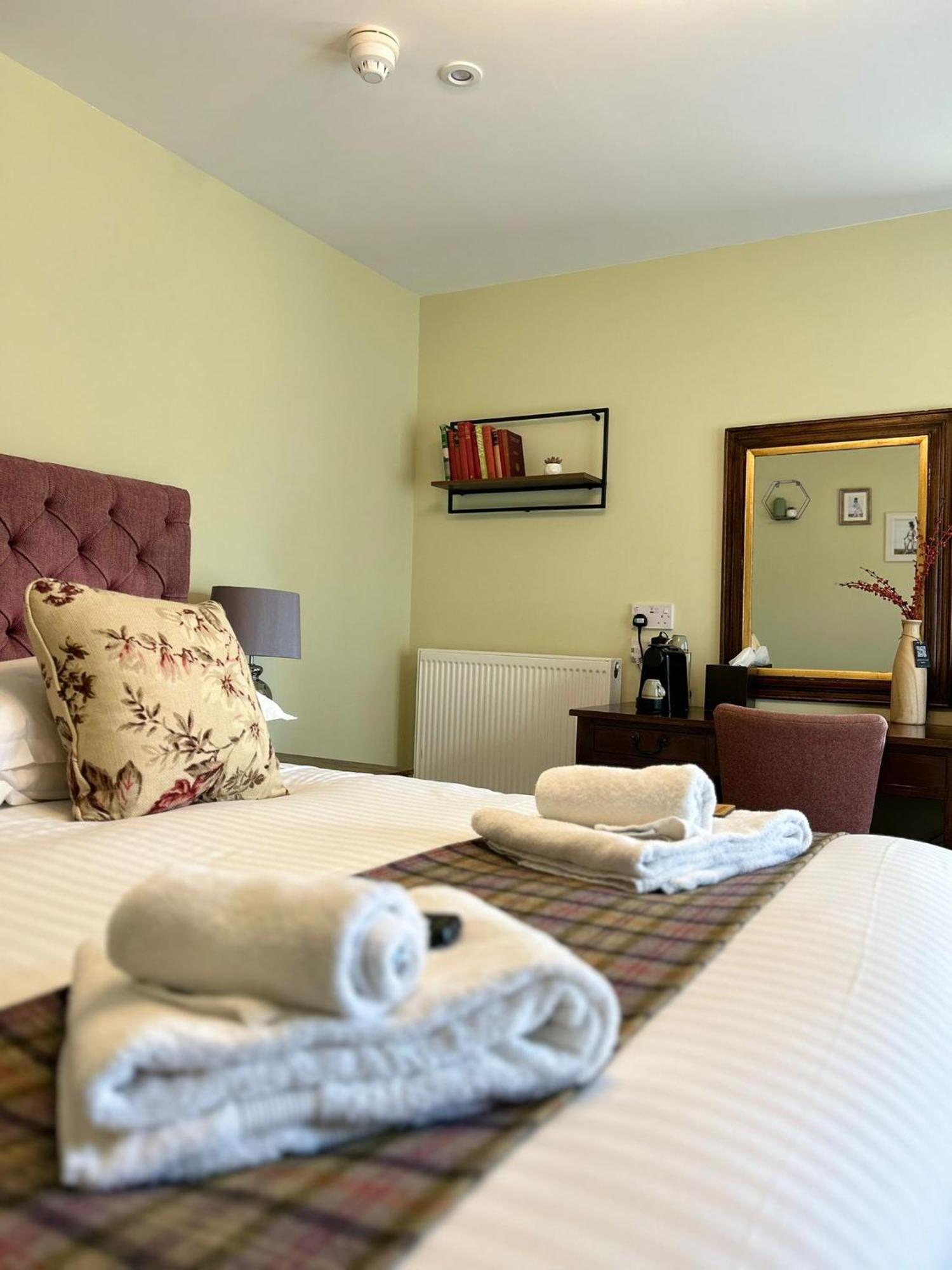 The Thomas Lord Hotel West Meon ภายนอก รูปภาพ